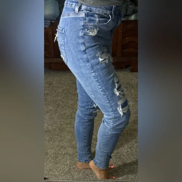 American Eagle Outfitters Ripped Light Blue Skinny Jeans - Picture 4 of 8